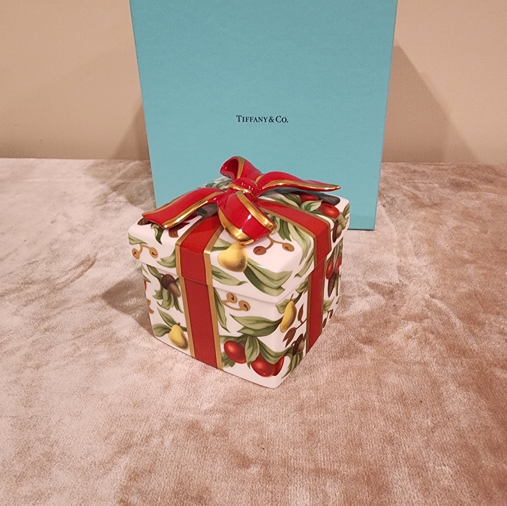 Tiffany & Co Holiday Christmas Present Trinket Box, Tiffany Porcelain Trinket Bo